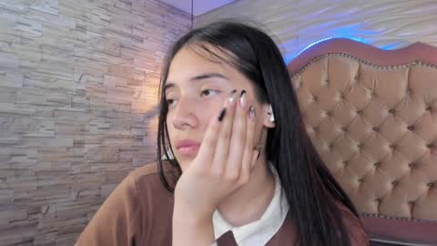 Snapshot of ava_broown chatting on 01.12.25 online show from 01.12.25