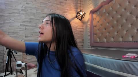 Snapshot of ava_broown chatting on 01.21.25 online show from 01.21.25