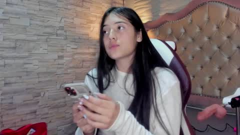 Snapshot of ava_broown chatting on 01.28.25 online show from 01.28.25