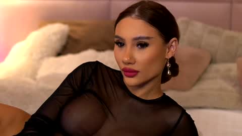 Snapshot of ava_heath chatting on 12.19.24 Ava online show from 12.19.24