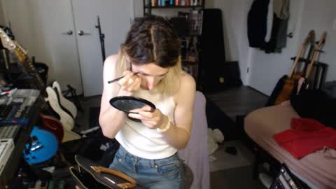 Ava online show from 04.02.26