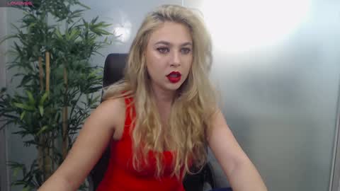 Snapshot of avablue_ chatting on 12.02.24 online show from 12.02.24