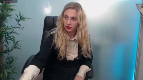 Snapshot of avablue_ chatting on 03.01.25 online show from 03.01.25