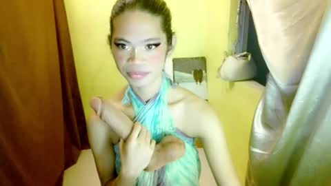 Snapshot of avacadaxcx chatting on 10.31.25 avacadaxcx online show from 10.31.25