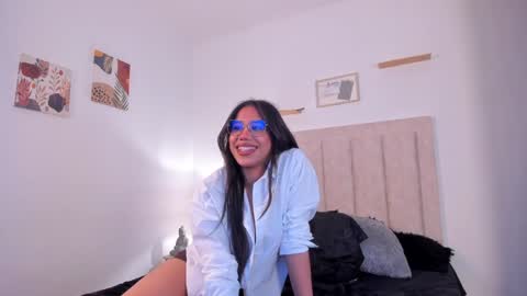 Snapshot of avaline_blanc chatting on 01.12.25 Avaline Help me reach 100 likes TRANSMISSION EVERY DAY FROM 39 PM online show from 01.12.25