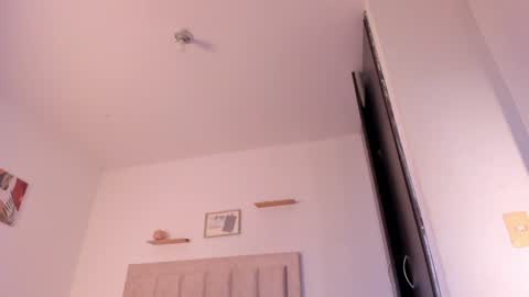 Snapshot of avaline_blanc chatting on 01.20.25 Avaline Help me reach 100 likes TRANSMISSION EVERY DAY FROM 39 PM online show from 01.20.25