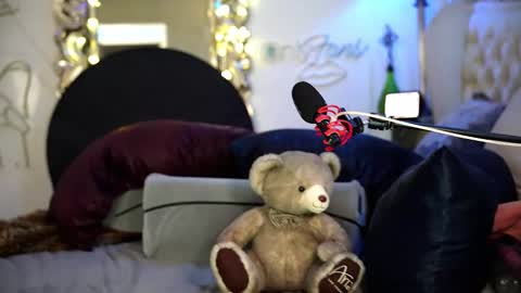 AvalonnFoxx online show from 12.17.25