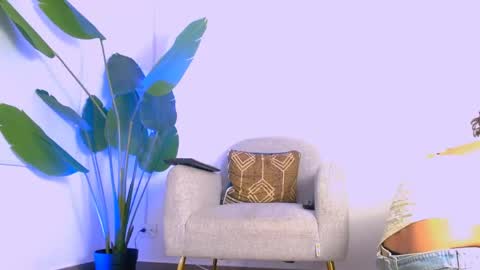 Snapshot of aveline_nuit chatting on 05.08.26 Hi im aqua is nice with me online show from 05.08.26