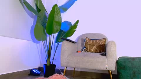 Snapshot of aveline_nuit chatting on 06.02.26 Hi im aqua is nice with me online show from 06.02.26