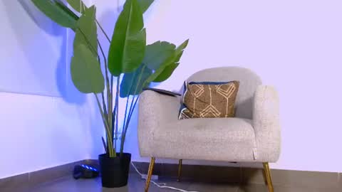 Snapshot of aveline_nuit chatting on 06.10.26 Hi im aqua is nice with me online show from 06.10.26