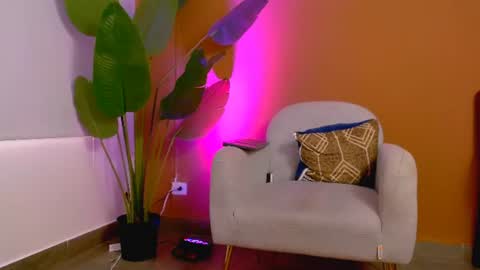 Snapshot of aveline_nuit chatting on 06.19.26 Hi im aqua is nice with me online show from 06.19.26