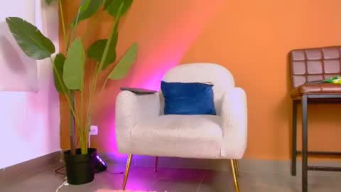 Snapshot of aveline_nuit chatting on 06.25.26 Hi im aqua is nice with me online show from 06.25.26