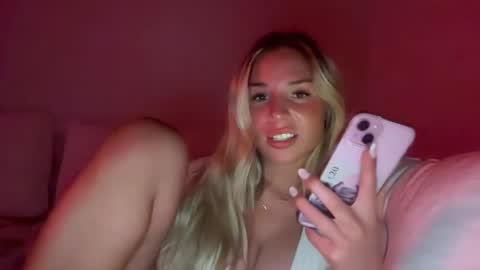 Snapshot of avelynrae chatting on 08.09.26 Avelyn Rae online show from 08.09.26