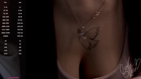 Snapshot of avelyssa chatting on 10.13.25 Goddess Alyssa online show from 10.13.25