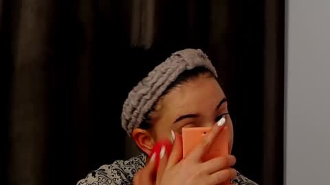 AveryWillow online show from 01.02.25