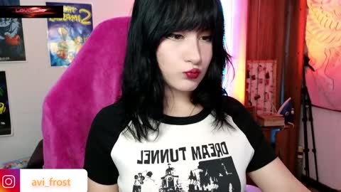 Snapshot of avi_frost chatting on 01.10.25 Saraaaa independent model 3 online show from 01.10.25