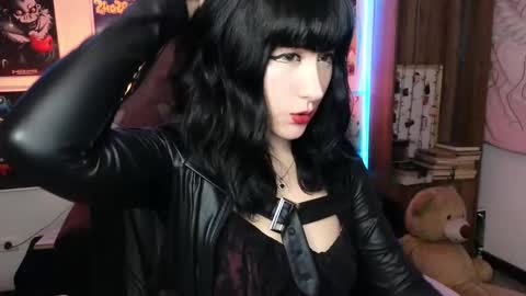 Snapshot of avi_frost chatting on 02.09.25 Saraaaa independent model 3 online show from 02.09.25