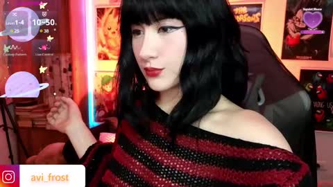 Snapshot of avi_frost chatting on 02.11.25 Saraaaa independent model 3 online show from 02.11.25