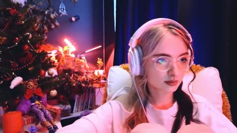 Avriel online show from 12.15.24