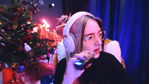 Avriel online show from 12.16.24