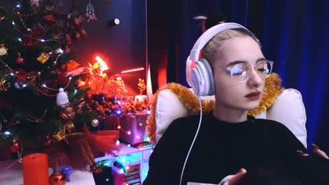 Avriel online show from 12.22.24