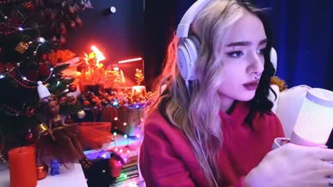 Avriel online show from 12.24.24