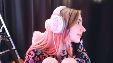 Avriel online show from 02.06.25