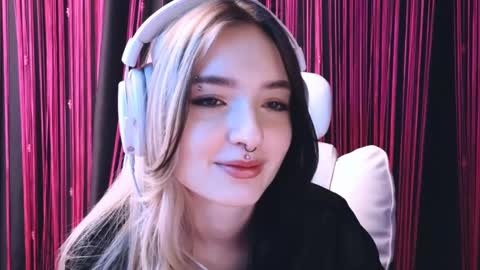 Avriel online show from 02.18.25