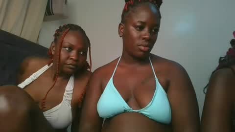 Snapshot of avian_babe1 chatting on 06.14.26 avian_babe1 online show from 06.14.26