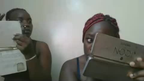 Snapshot of avian_babe1 chatting on 06.19.26 avian_babe1 online show from 06.19.26