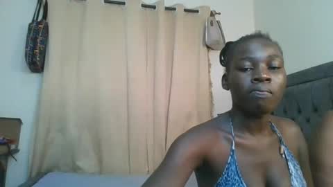 Snapshot of avian_babe1 chatting on 06.20.26 avian_babe1 online show from 06.20.26