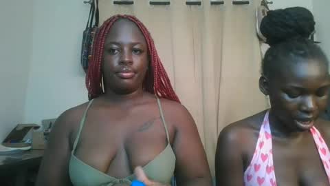 Snapshot of avian_babe1 chatting on 06.25.26 avian_babe1 online show from 06.25.26
