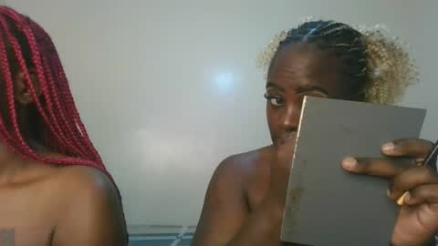 Snapshot of avian_babe1 chatting on 07.14.26 avian_babe1 online show from 07.14.26