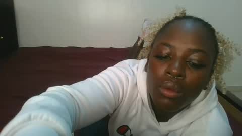 Snapshot of avian_babe1 chatting on 07.24.26 avian_babe1 online show from 07.24.26