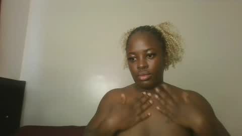Snapshot of avian_babe1 chatting on 07.26.26 avian_babe1 online show from 07.26.26