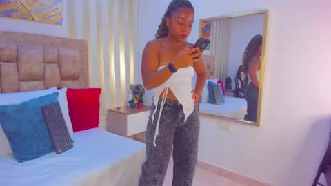 AVIS  online show from 11.12.25