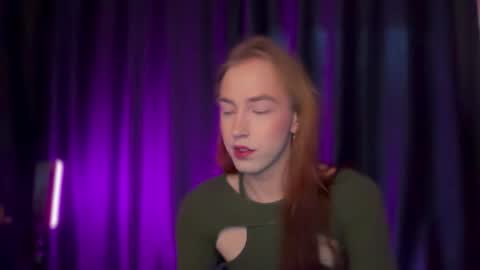 avril_pearly_ online show from 02.10.26