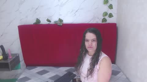 Snapshot of avrilruizcm chatting on 11.17.25 avrilruizcm online show from 11.17.25