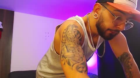 Independiente Model online show from 12.02.25