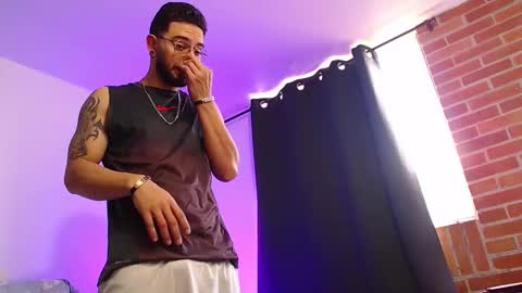 Independiente Model online show from 12.14.25