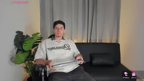 Yooung King  online show from 02.28.26