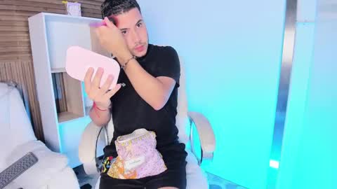 Snapshot of axel_grey_ chatting on 09.11.25 axel_grey_ online show from 09.11.25