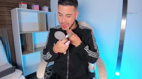 Snapshot of axel_grey_ chatting on 09.18.25 axel_grey_ online show from 09.18.25