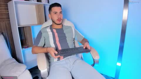 Snapshot of axel_grey_ chatting on 09.25.25 axel_grey_ online show from 09.25.25