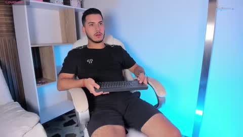Snapshot of axel_grey_ chatting on 09.29.25 axel_grey_ online show from 09.29.25