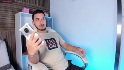 Snapshot of axel_grey_ chatting on 10.09.25 axel_grey_ online show from 10.09.25