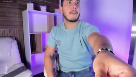 Snapshot of axel_grey_ chatting on 10.11.25 axel_grey_ online show from 10.11.25