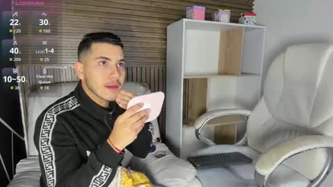 Snapshot of axel_grey_ chatting on 10.19.25 axel_grey_ online show from 10.19.25