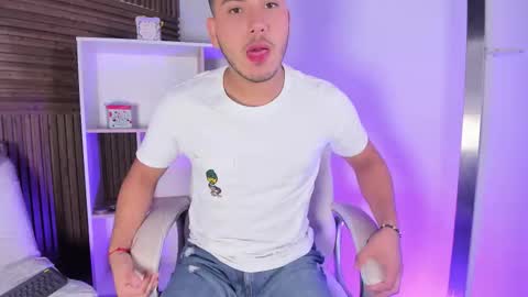 Snapshot of axel_grey_ chatting on 10.21.25 axel_grey_ online show from 10.21.25