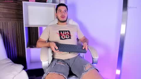 Snapshot of axel_grey_ chatting on 11.12.25 axel_grey_ online show from 11.12.25